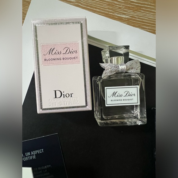 New! Authentic DIOR Beauty Black pouch & Diorshow 4 piece set - Picture 4 of 12